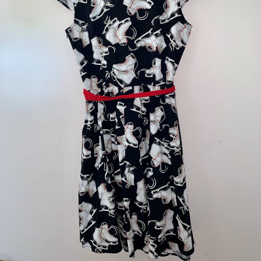 RETROLICIOUS Ice Skate Dress Size M